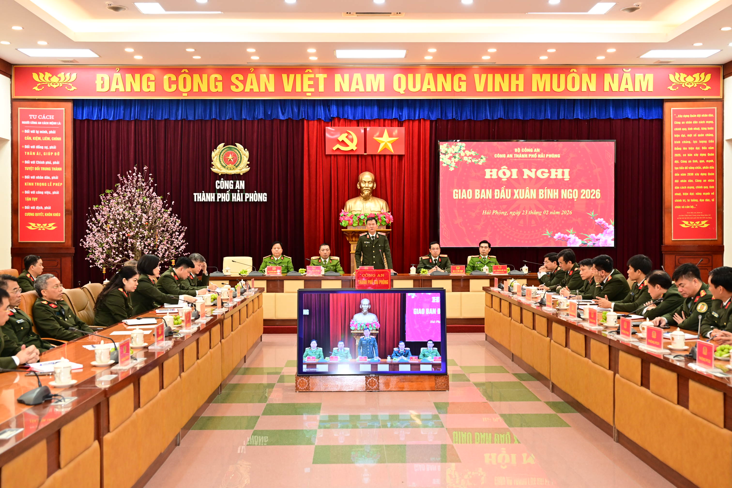 Công an thành phố giao ban đầu xuân Bính Ngọ năm 2026 